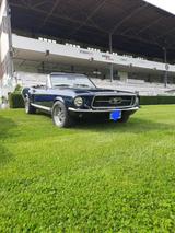 Ford Mustang Cabrio 67 - Ford Mustang aus 1967 mit Benzin-Antrieb: Cabrio