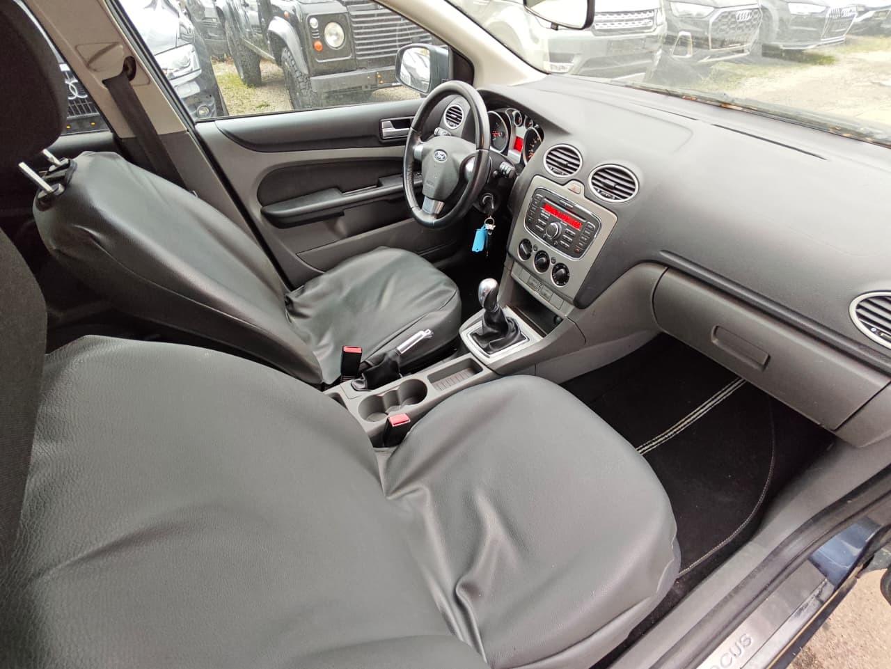Ford Focus 2011 — photo 15