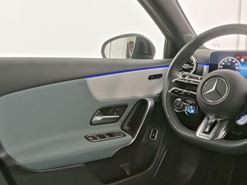 Fahrzeugabbildung Mercedes-Benz A 35 AMG 4M Limousine Aero+Pano+Night+Multibeam