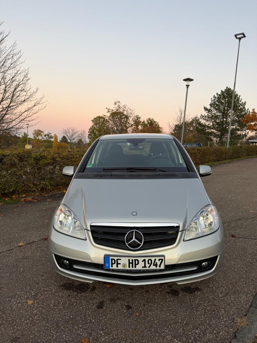 Mercedes-Benz A160 2011 — rear view