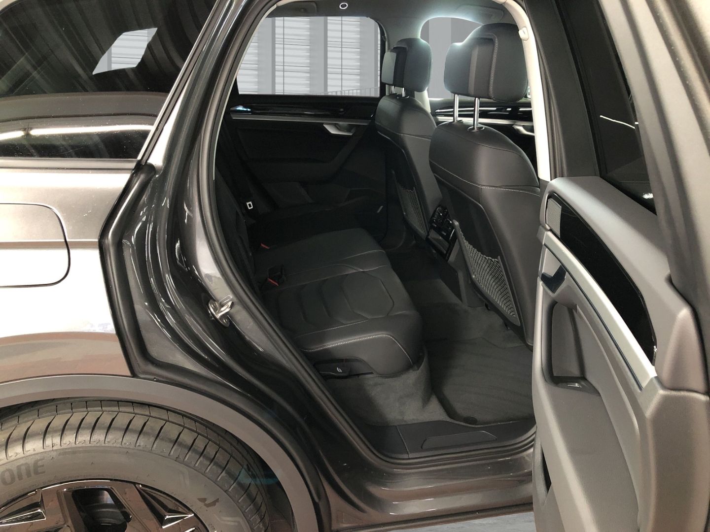 Fahrzeugabbildung Volkswagen Touareg 3.0 TDI V6 4MOTION Automatik StandHZG AH