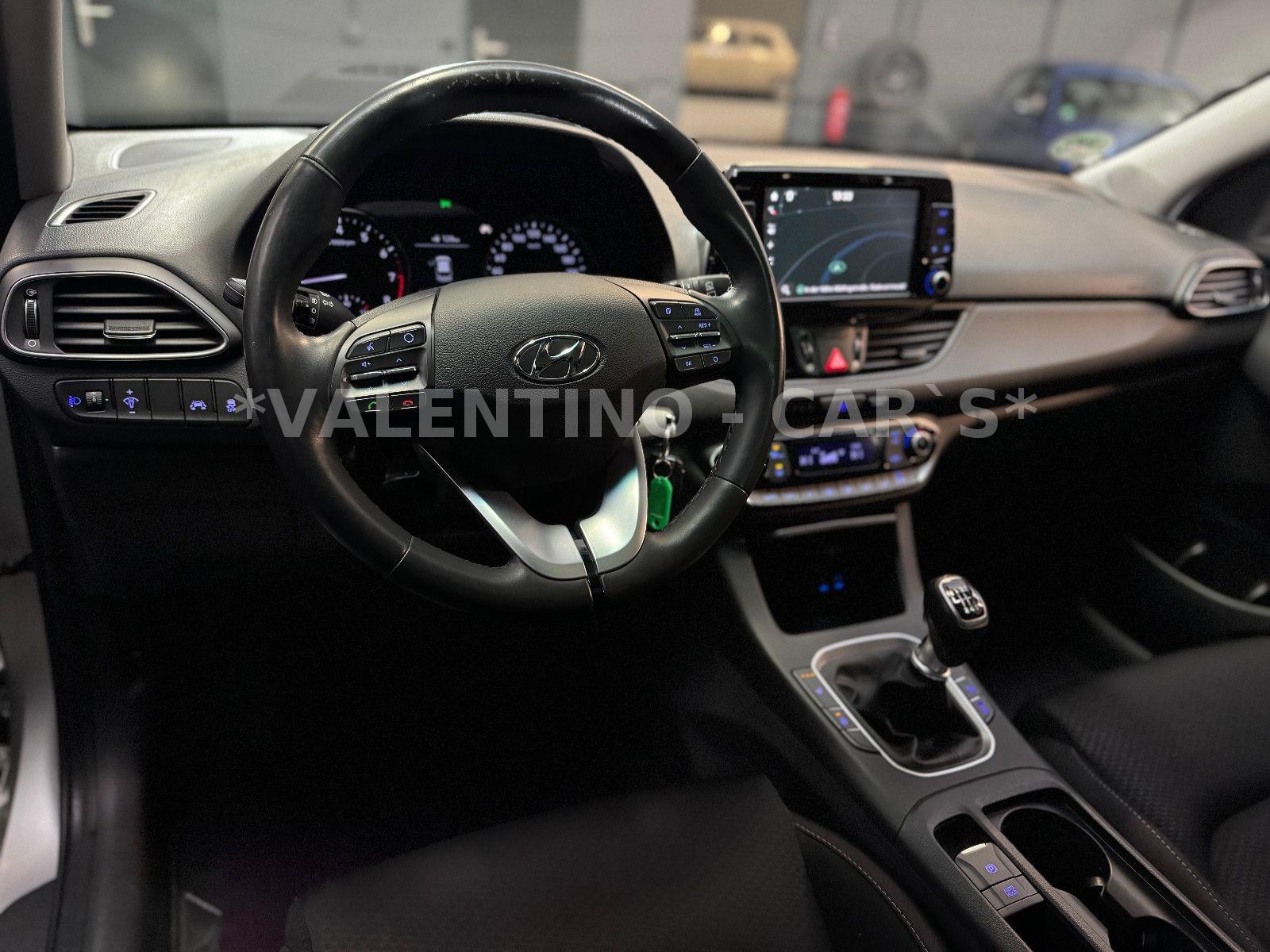 Hyundai i30 cw Family + Nav/Kamera/Temp/Shz/Lhz/Pano/Led