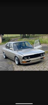 BMW 520i E28 frisch lackiert rostfrei - BMW 520: 520i E28