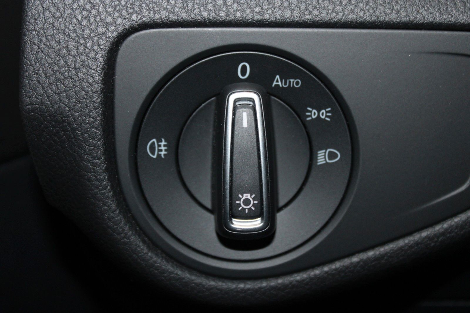 Fahrzeugabbildung Volkswagen Golf 2.0 TDI BMT DSG Comfortline LED STDHZ uvm.