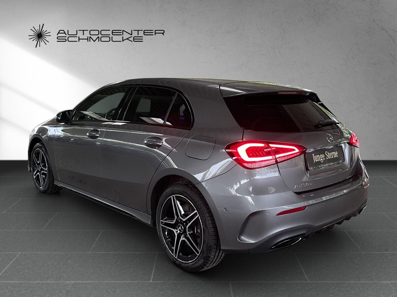 Mercedes-Benz A 250 e AMG CARPLAY LED AMBIENTE SHZ RFK etc foto 4
