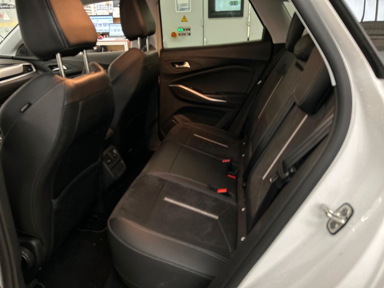 Fahrzeugabbildung Opel Grandland (X) 1.6T GSe HYBRID 4X4 NAVI/LED/SPORT
