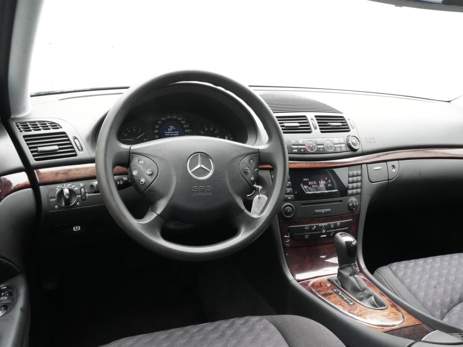 Mercedes-Benz E200 2004 — photo 7
