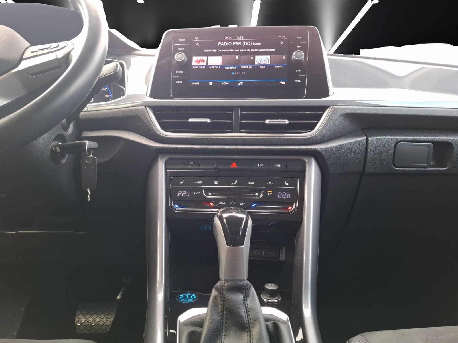 Fahrzeugabbildung Volkswagen T-Roc TSI Style DSG LED Navi AID ACC Park-Assist