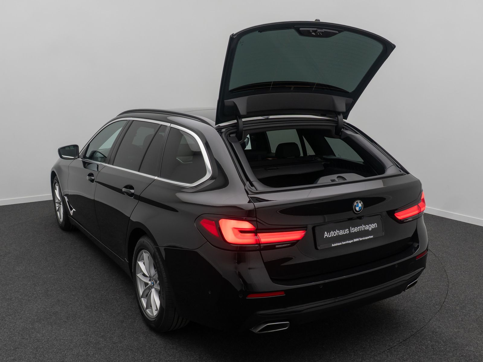 Fahrzeugabbildung BMW 520d Sport Kamera DAB Alarm Leder Panorama H/K