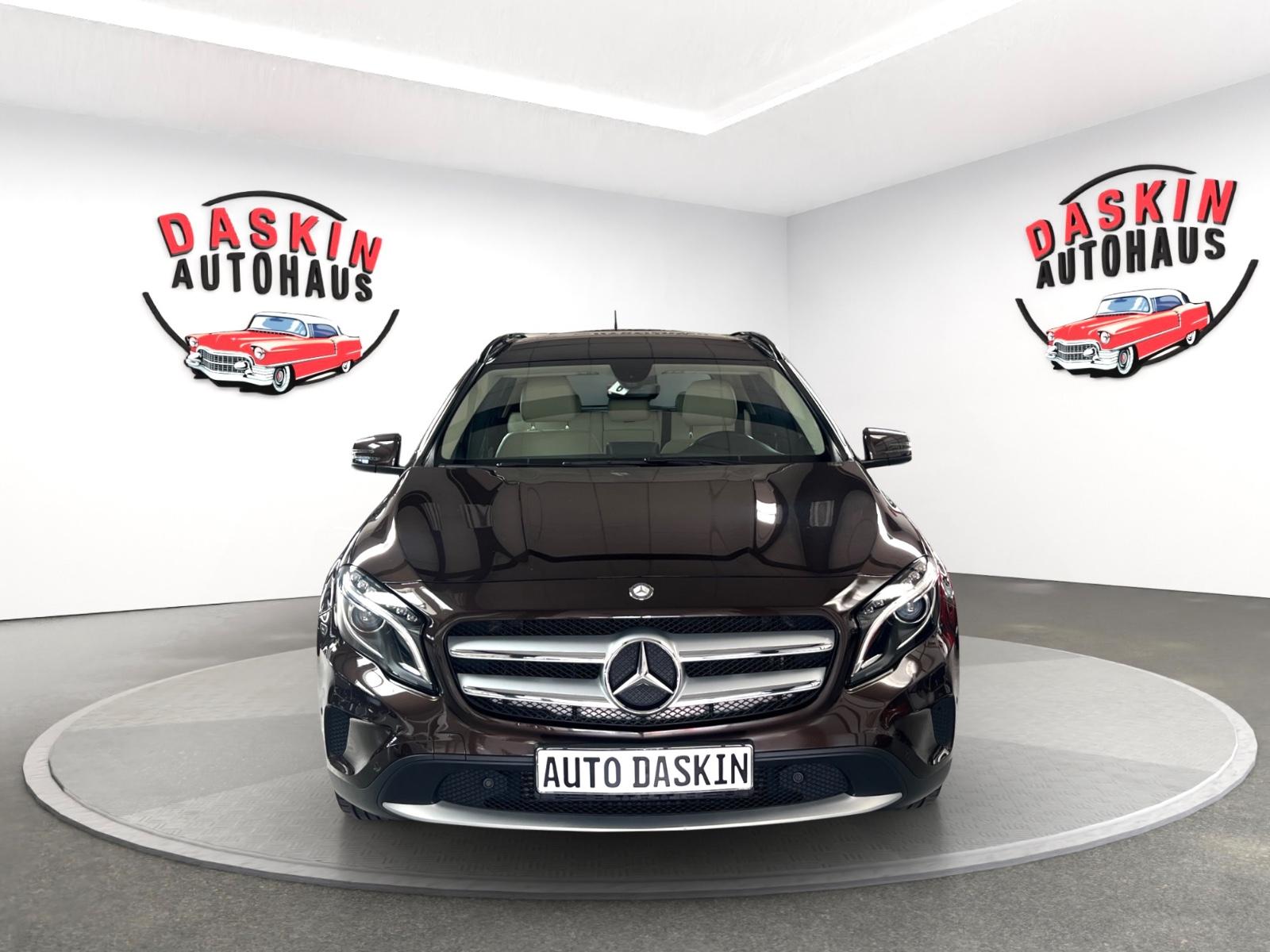Mercedes-Benz GLA 200 d AUTOMATIK/SCHECKHEFT MERCEDES/PANO