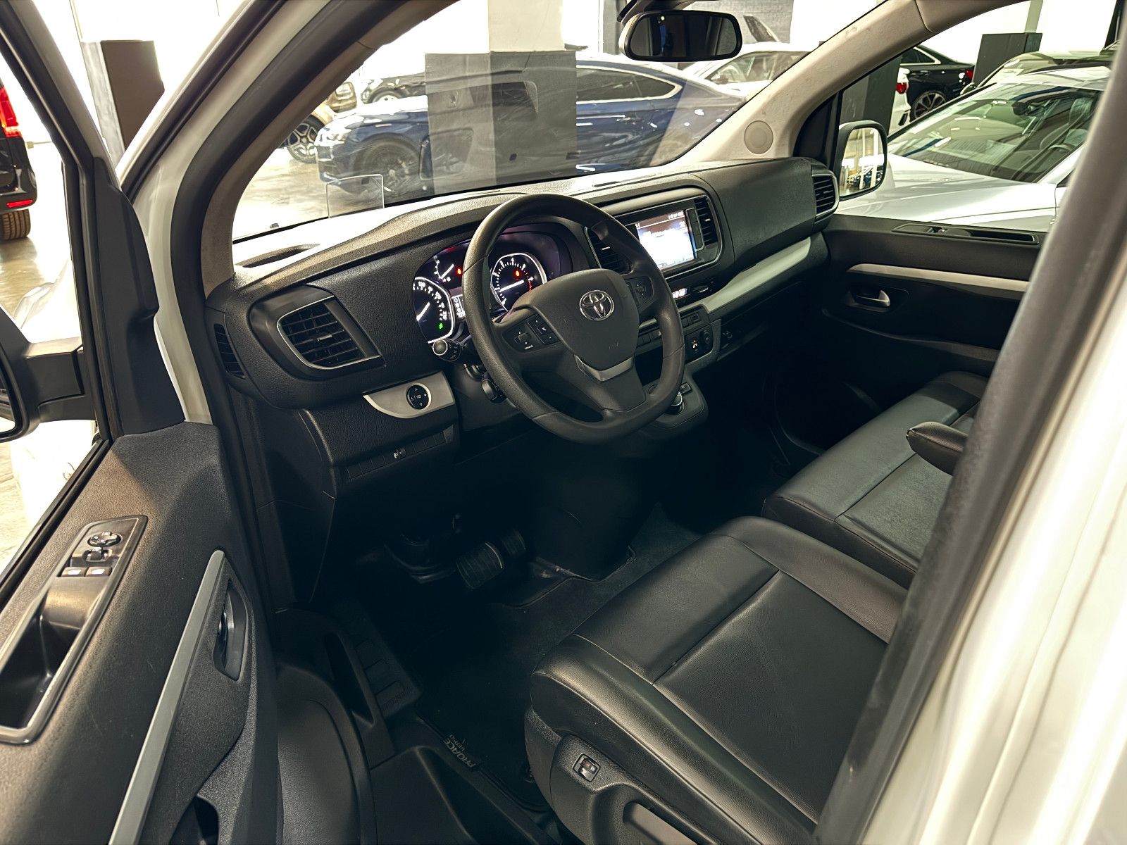 Fahrzeugabbildung Toyota Proace Verso L2 Shuttle Comfort Automatik Voll