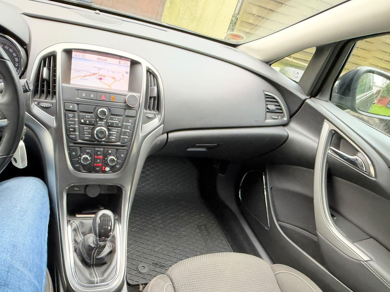 Opel Astra 2011 — engine 160 HP (118kW)