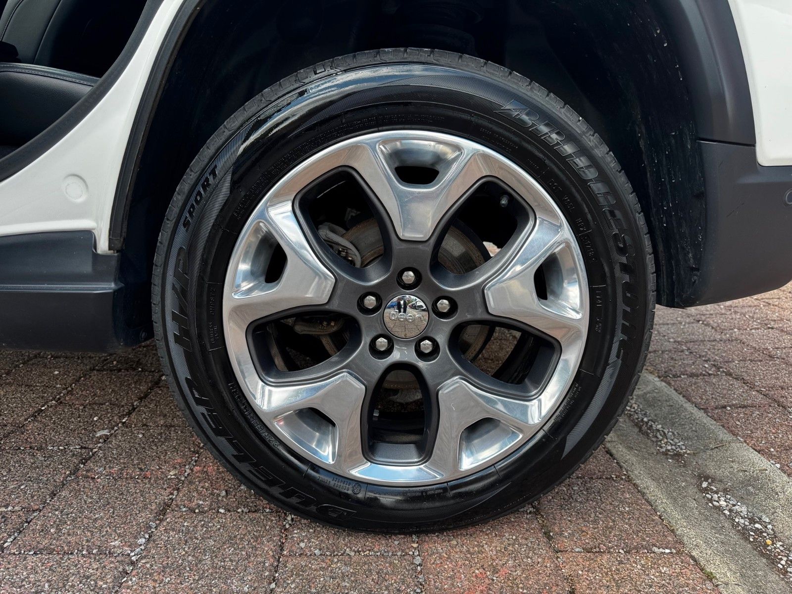 Fahrzeugabbildung Jeep Compass 1,4l 4x4 170PS NAVI SITZH. ACC KAMERA