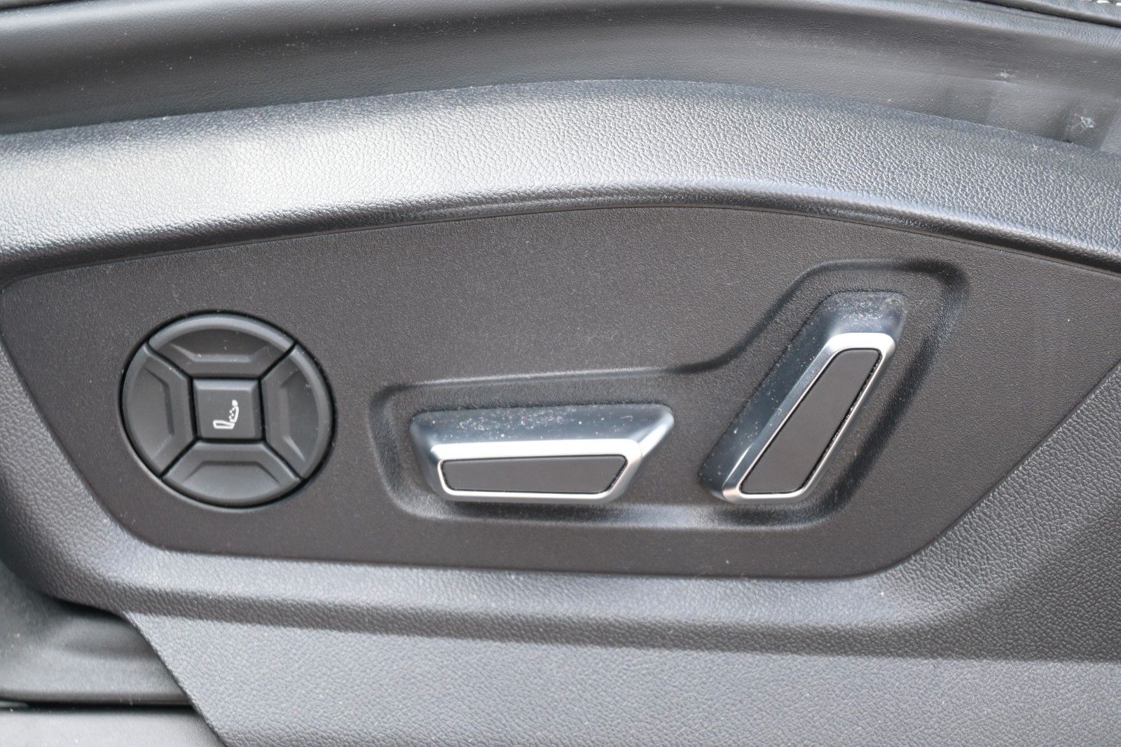 Fahrzeugabbildung Audi SQ7**Mietkauf** TDI*MASS*LUFT*360°*PANO