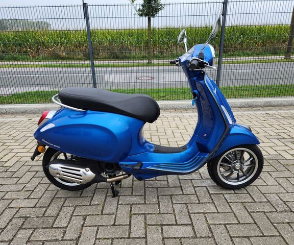 Vespa PRIMAVERA S 50 E5 + HELM