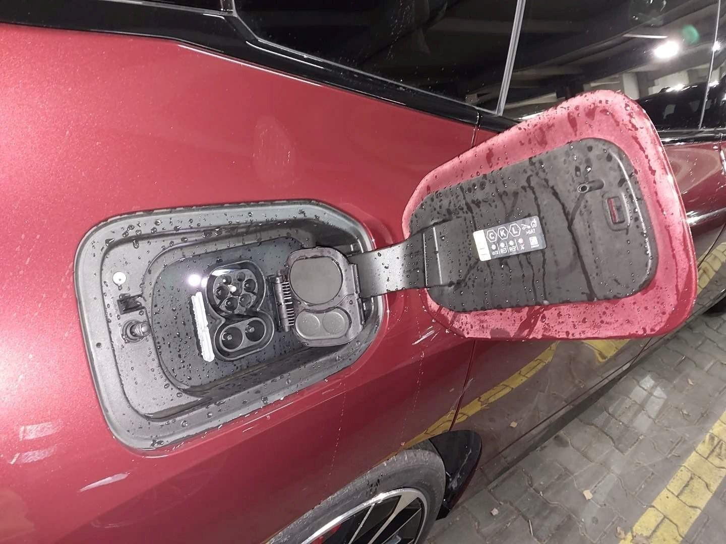 Fahrzeugabbildung BMW iX xDrive60 |M Sportpaket| B&W| Sitzbelüftung vo