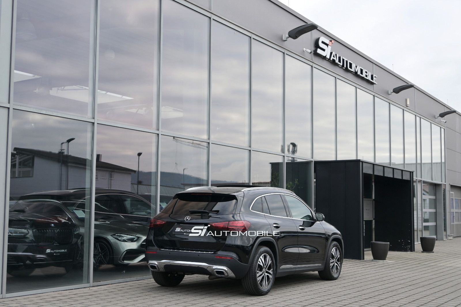 Fahrzeugabbildung Mercedes-Benz GLA 180 d DCT Progressive °ACC°PANO°MEMO°KEYLESS