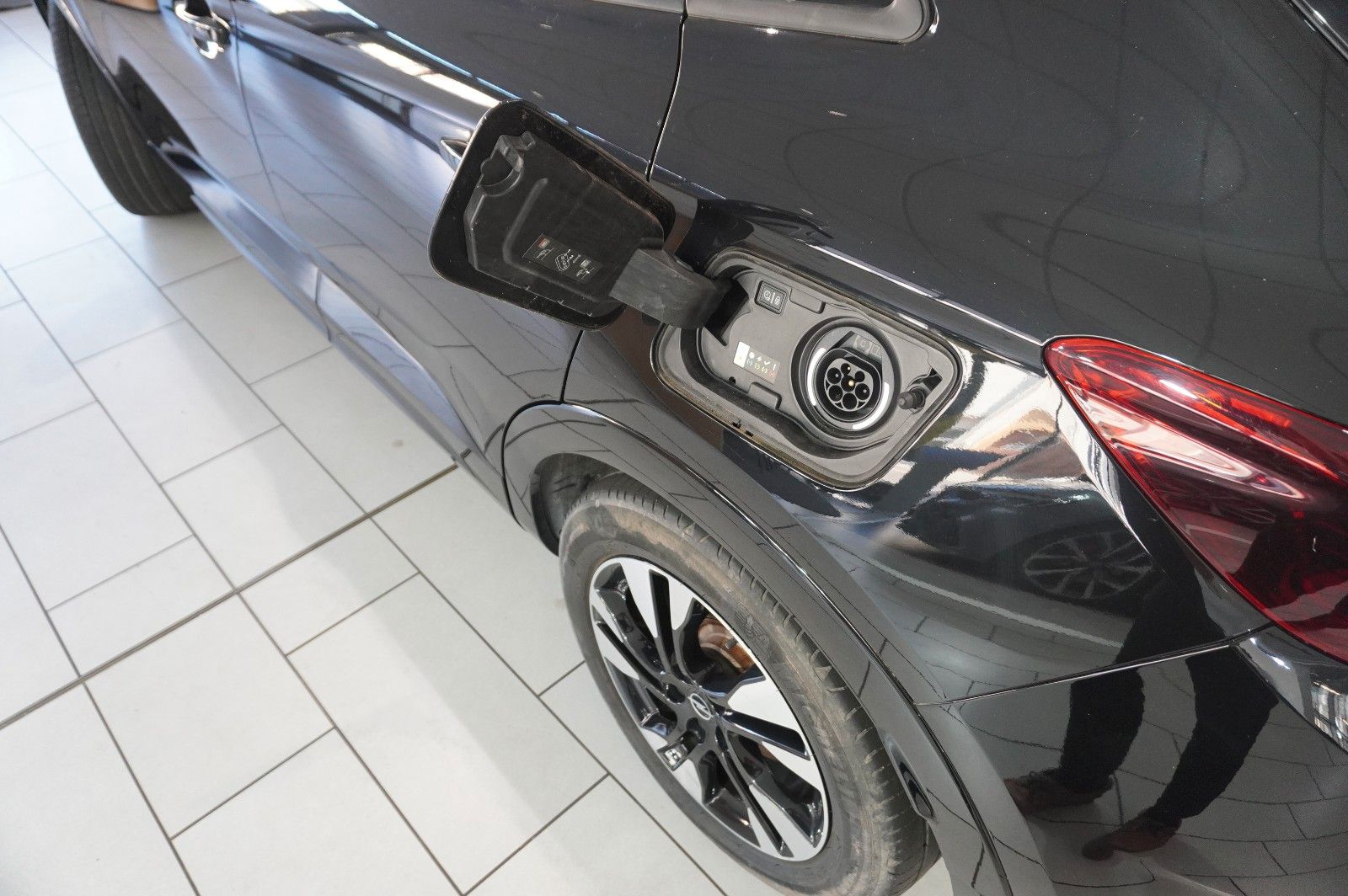 Fahrzeugabbildung Opel Grandland (X) ULTIMATE 4HYBRID NAVI/LED/SPORT/SH