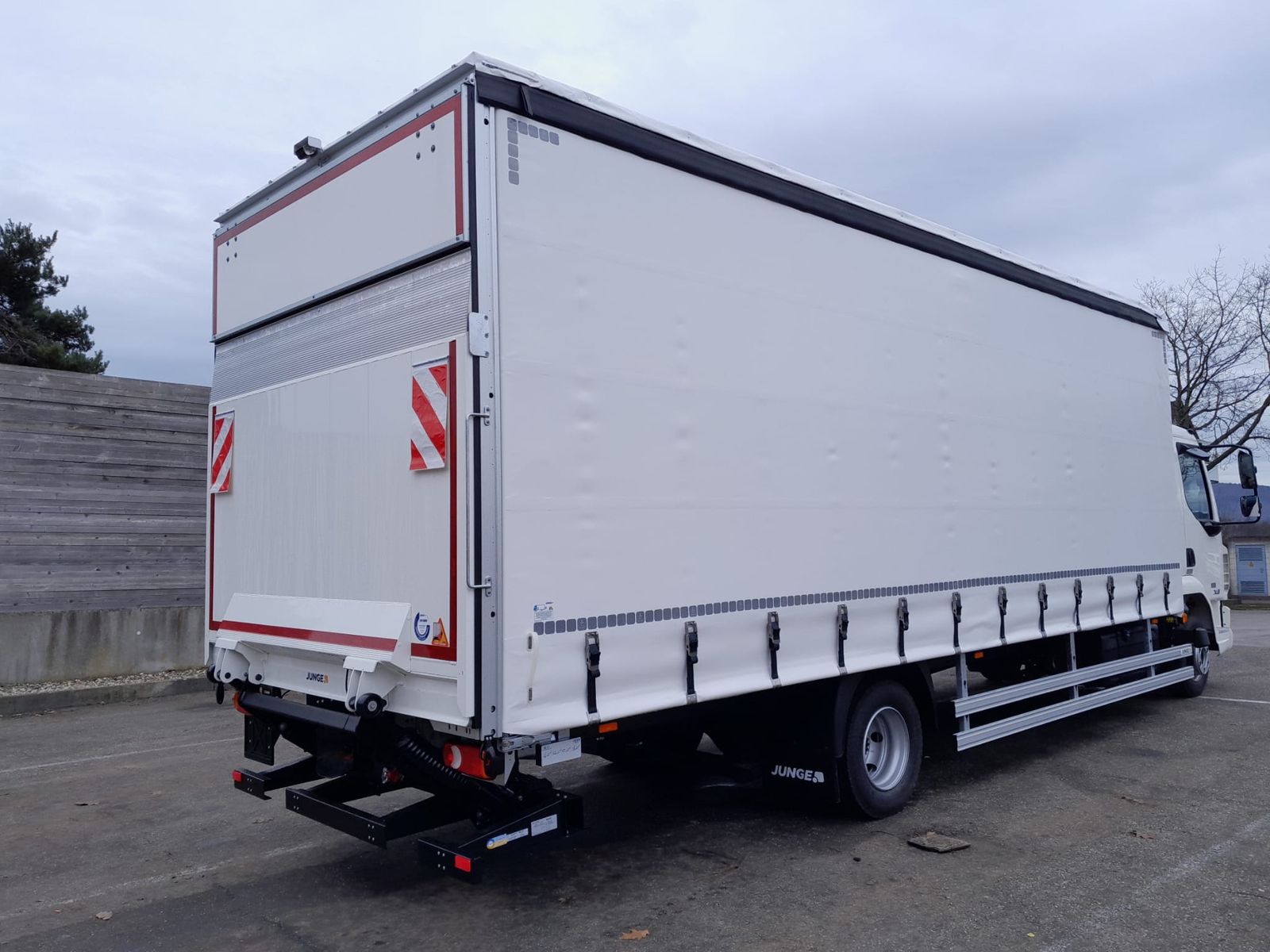 Fahrzeugabbildung DAF FA XB 230 12t Junge Curtainsider