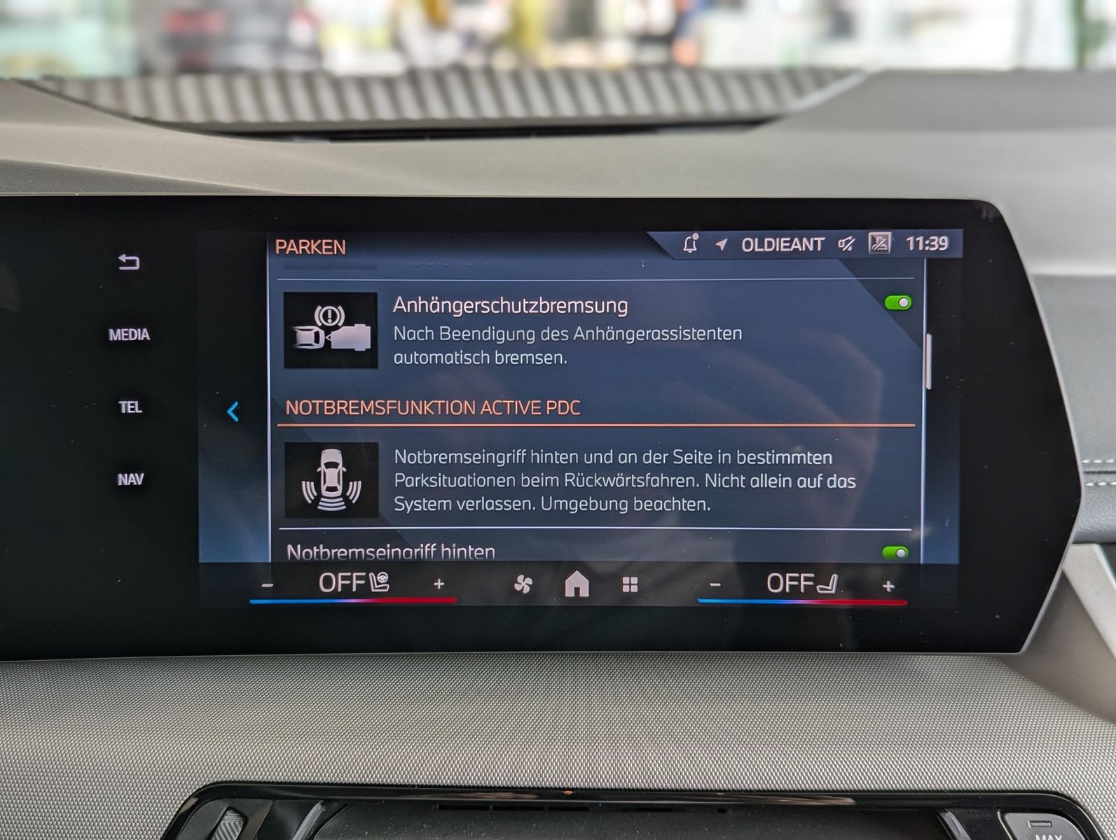 BMW 220 Active Tourer Aut AHK Pano Cam Premium-Paket - Image 31