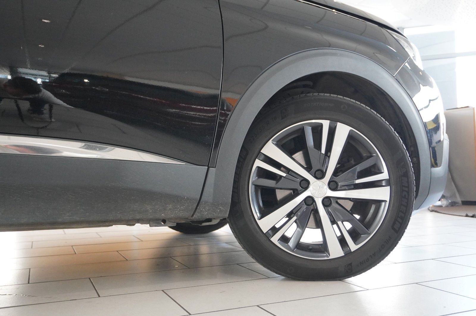 Fahrzeugabbildung Peugeot 5008 1.5D ALLURE NAVI/LED/KAMERA/VIRT/SH/DAB/AHK