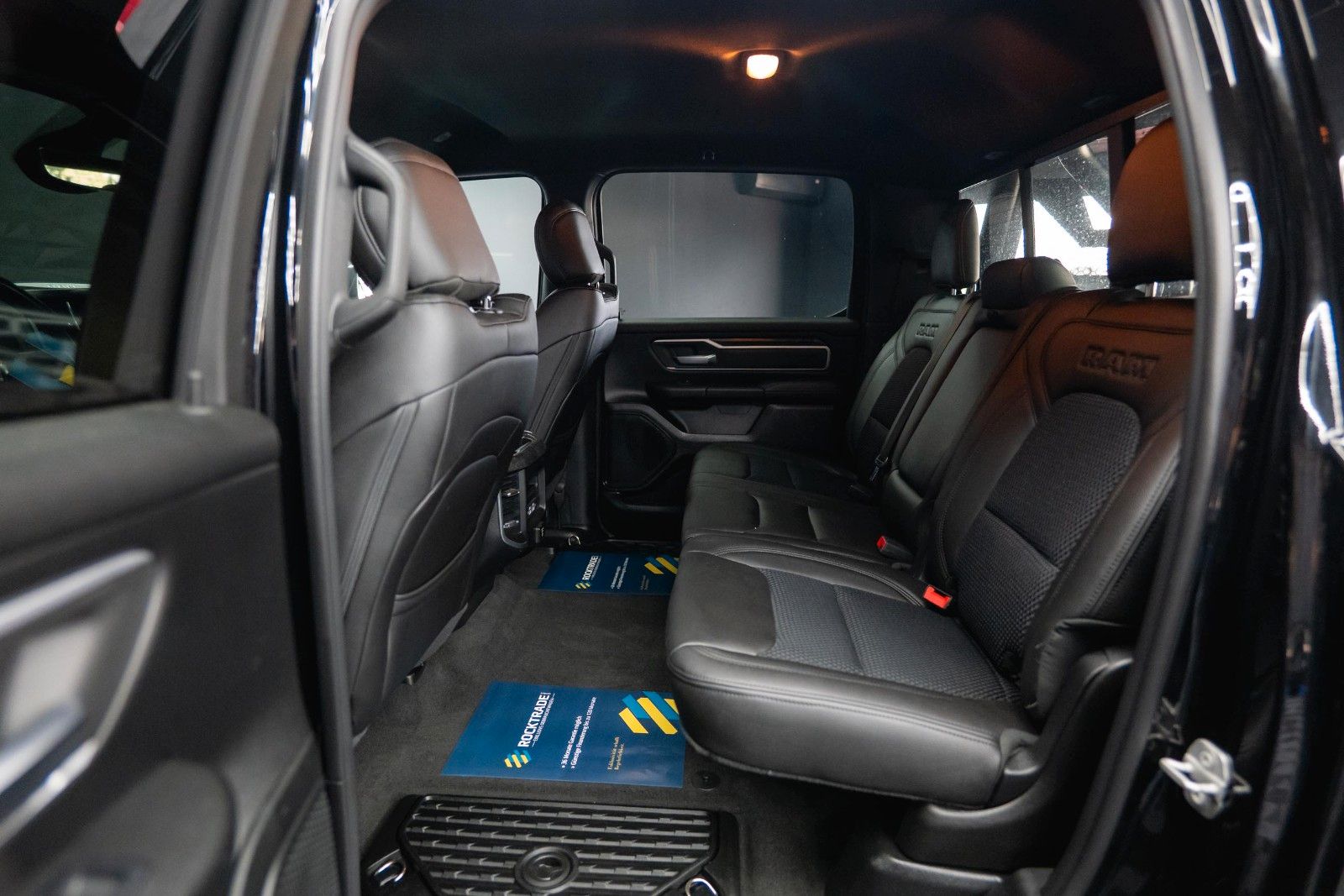 Fahrzeugabbildung Dodge RAM 5.7 V8 HEMI 4x4 Offroad Night-Edition LPG