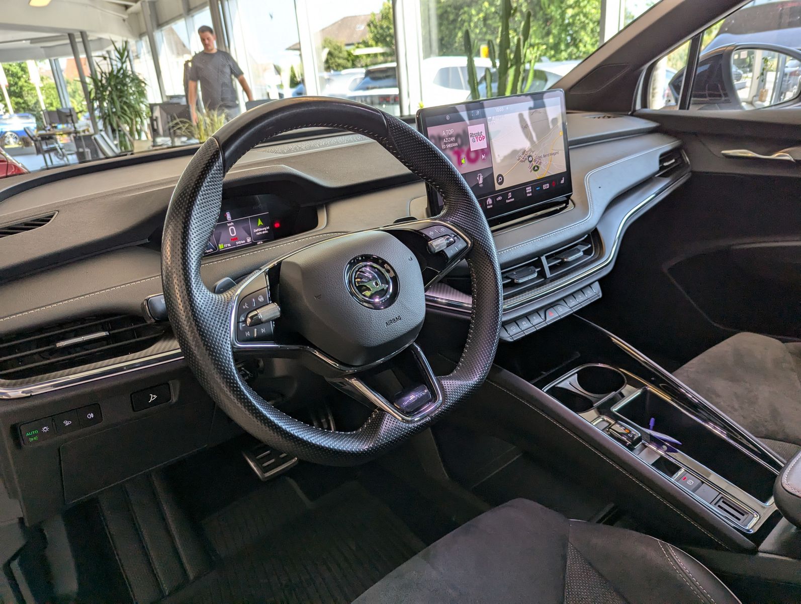 SKODA Enyaq 80 Sportline ACC Pano DCC Memory 360° HOD - Image 24