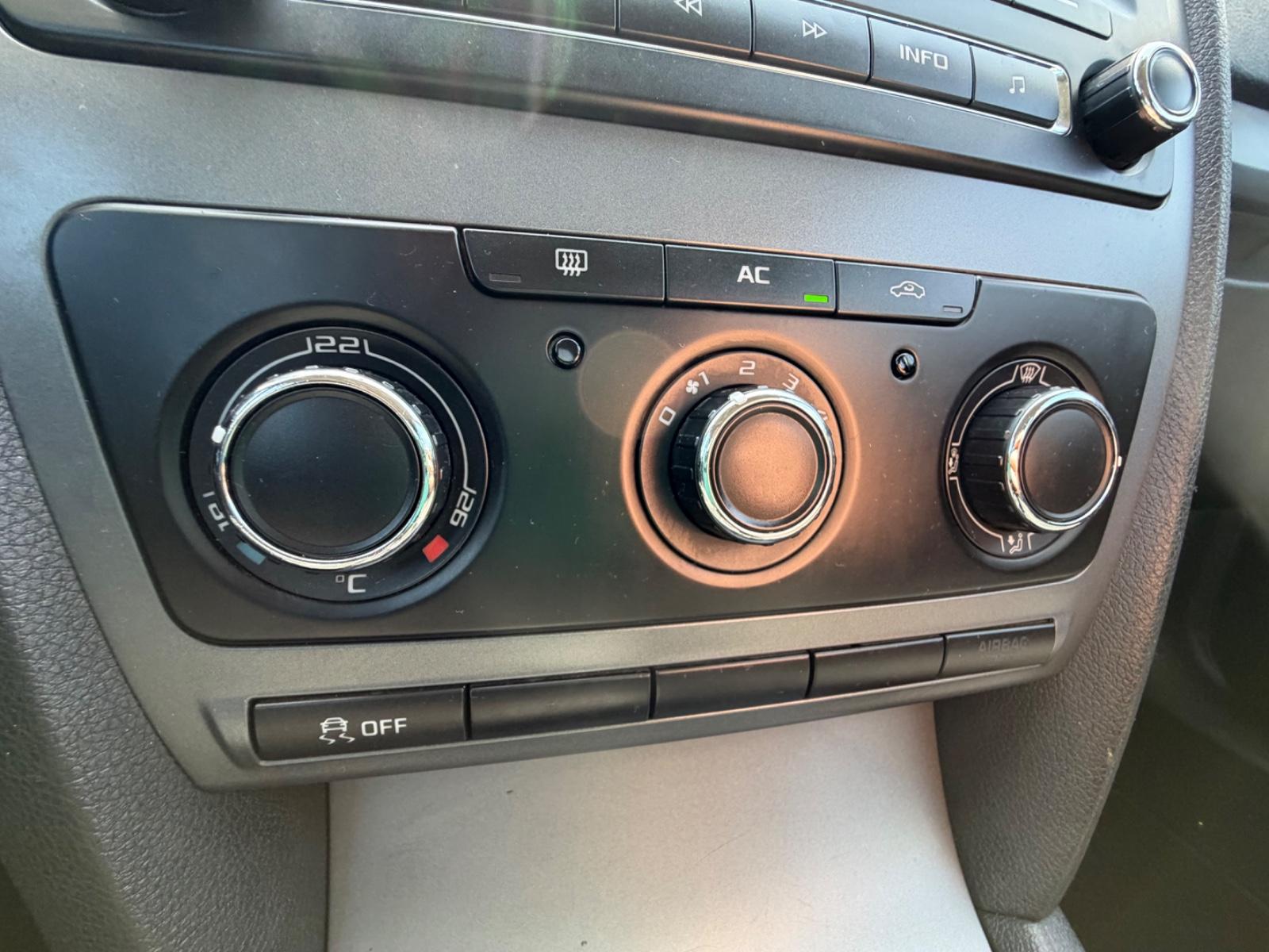 Skoda Octavia 2011 — photo 20