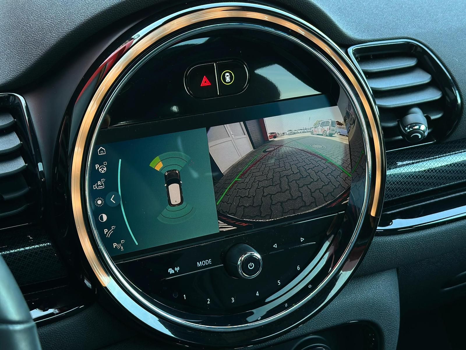 MINI Cooper SD Clubman ALL4 LED#ACC#PANO#SH#SHZ#CAM - Image 21