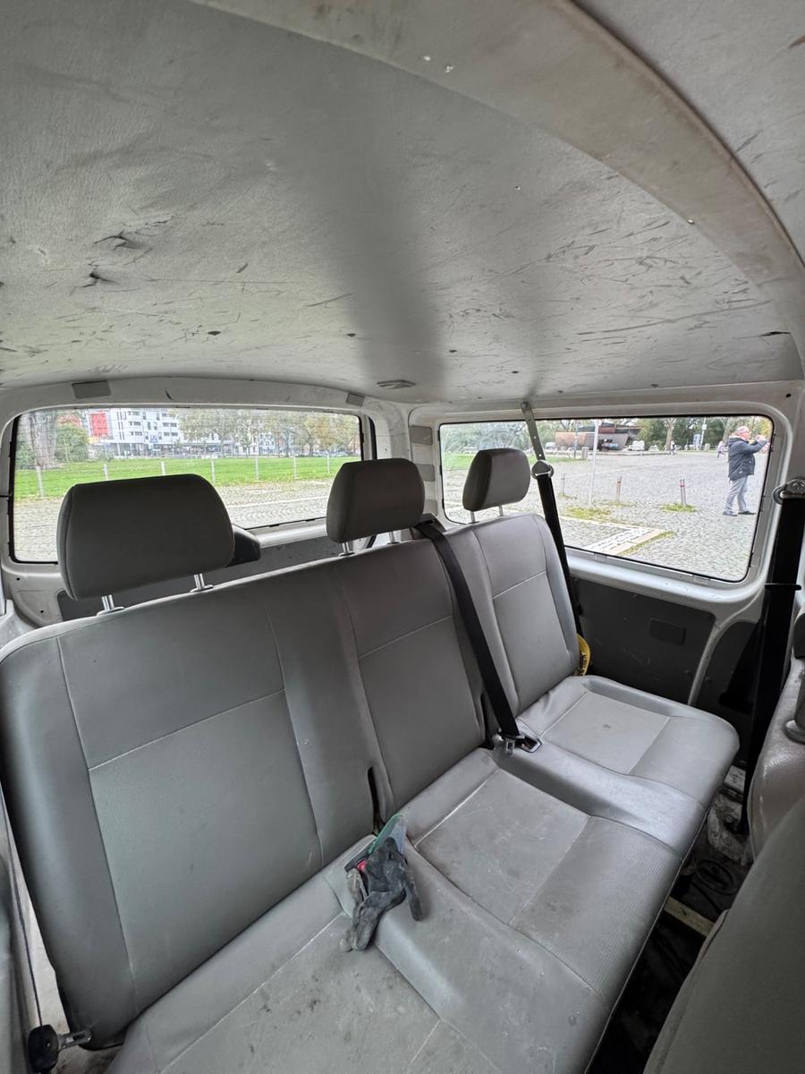Volkswagen Transporter 2009 — photo 8