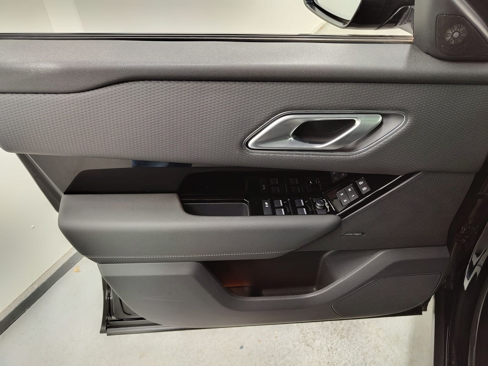 LAND ROVER Range Rover Velar  P400e S Pano Winter Black – Bild 30
