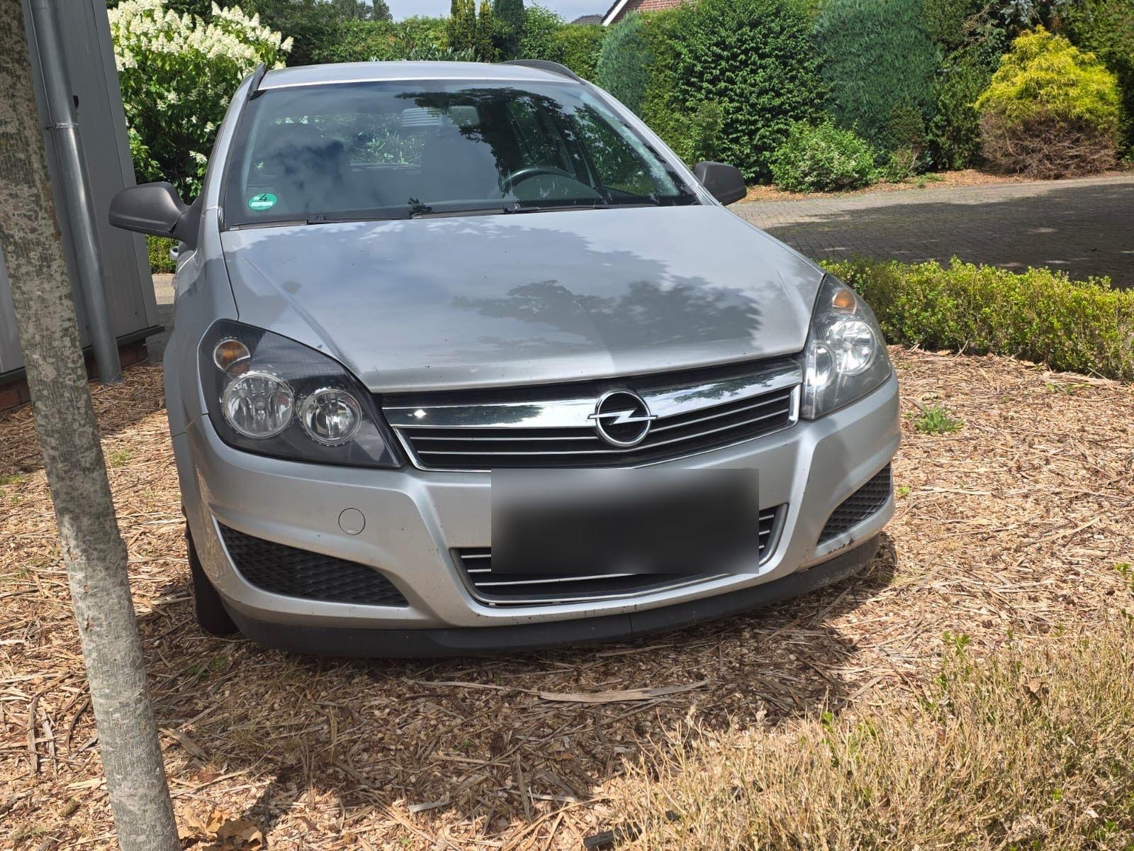 Opel Astra 2010 — interior