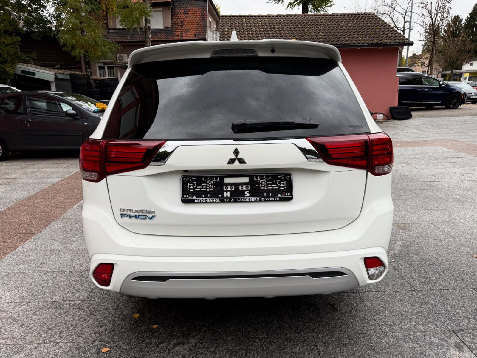 Mitsubishi Outlander 2.4 PHEV 4WD Spirit *Leder*Navi*Kamera