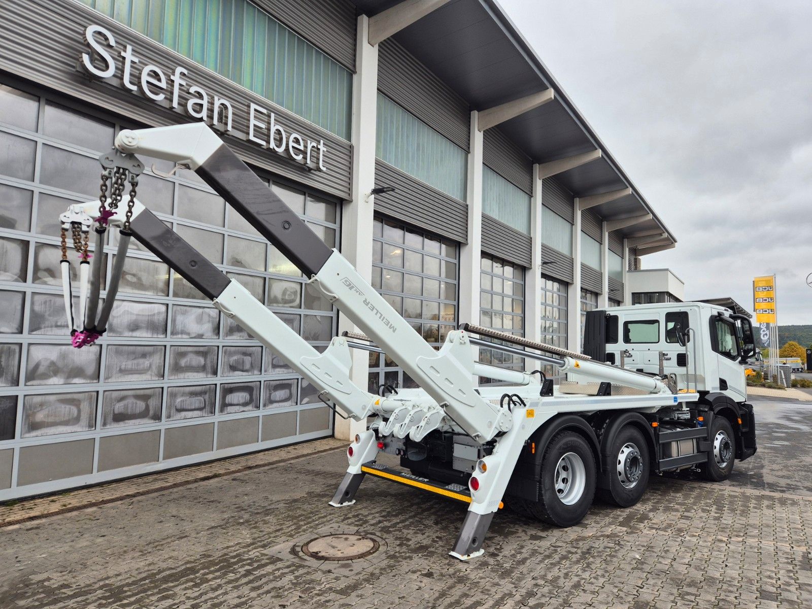 Fahrzeugabbildung Iveco AD260S40X/P Meiller AK16. T Funk AHK