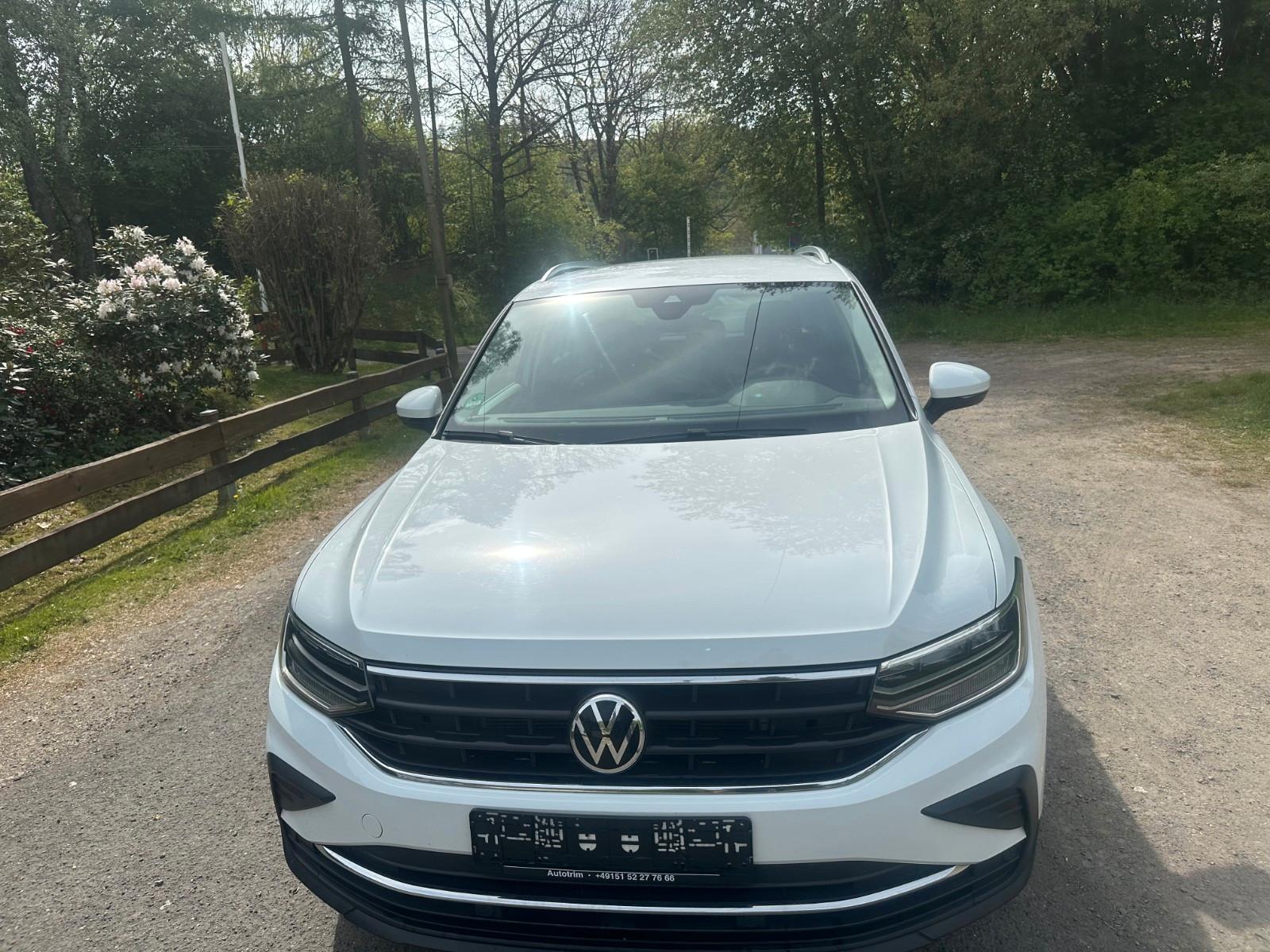 Volkswagen Tiguan Life 4Motion DSG LED AHK 1-Hand