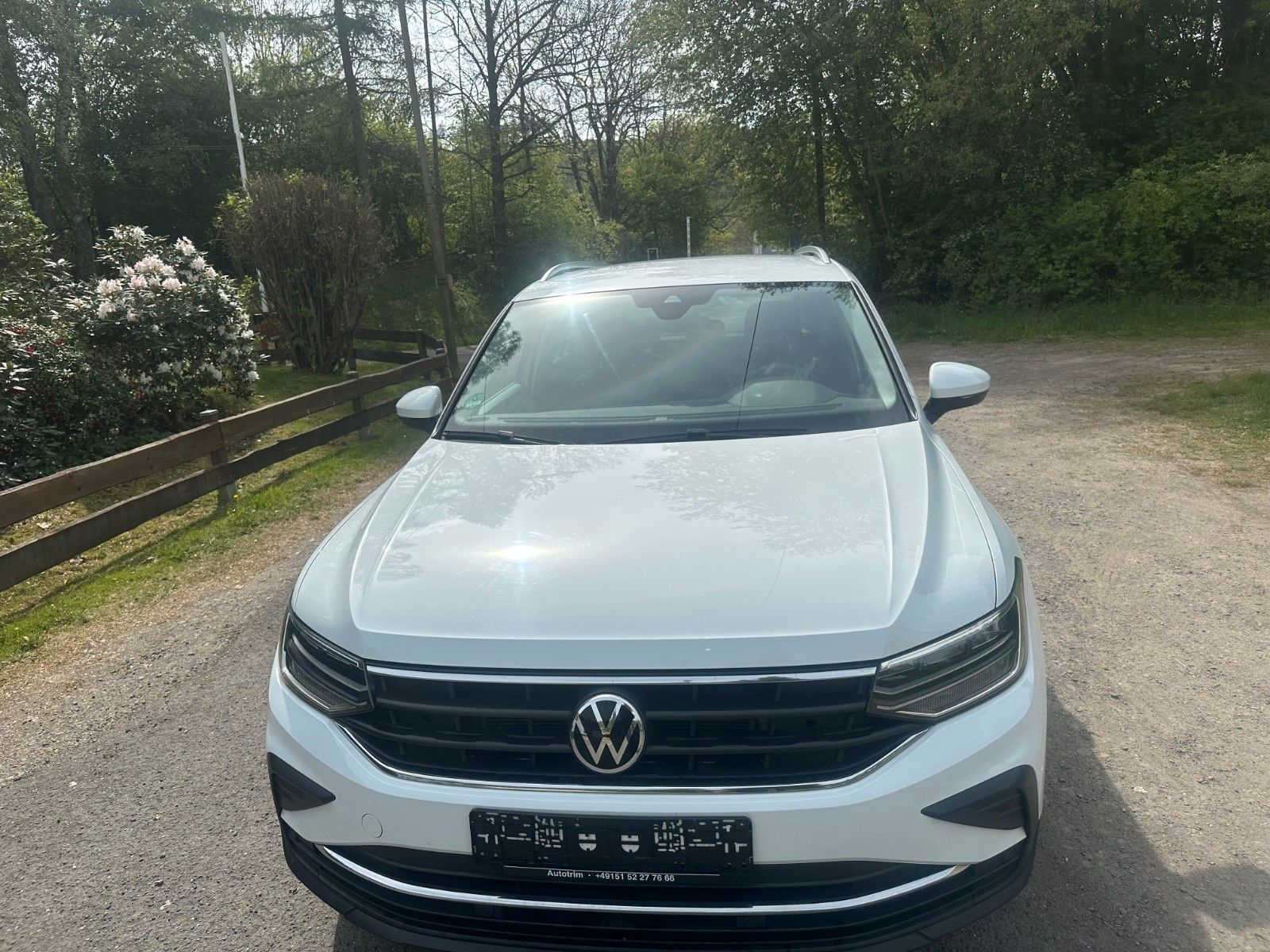 Volkswagen Tiguan - 1