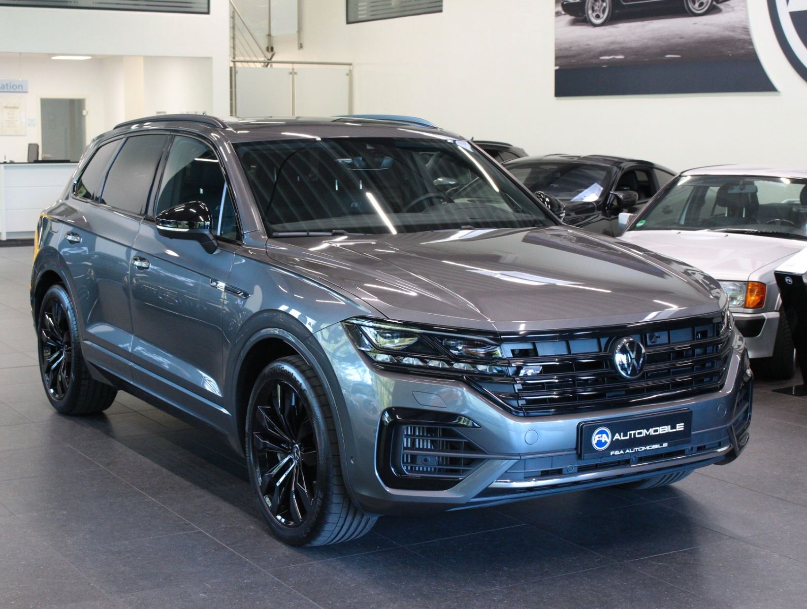 Fahrzeugabbildung Volkswagen Touareg 4.0 V8 TDI  4M  R-Line*PNRM*AHK*HUD*Voll