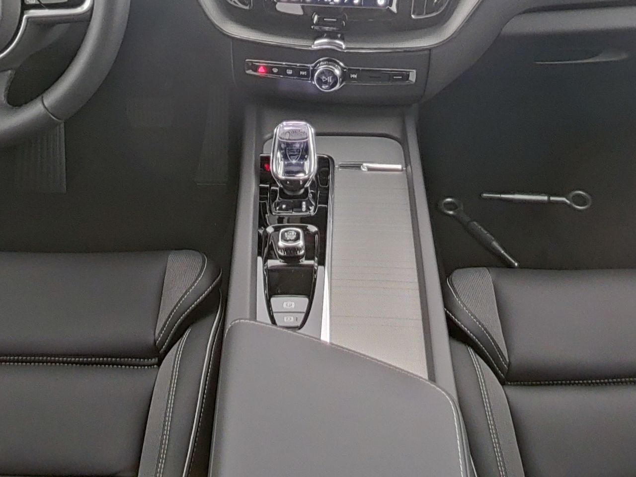 Fahrzeugabbildung Volvo XC60 Plus Dark Recharge Plug-In Hybrid AWD