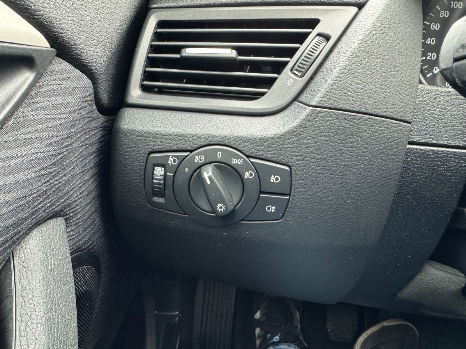 Fahrzeugabbildung BMW X1 18 i sDrive Navi+Tempomat