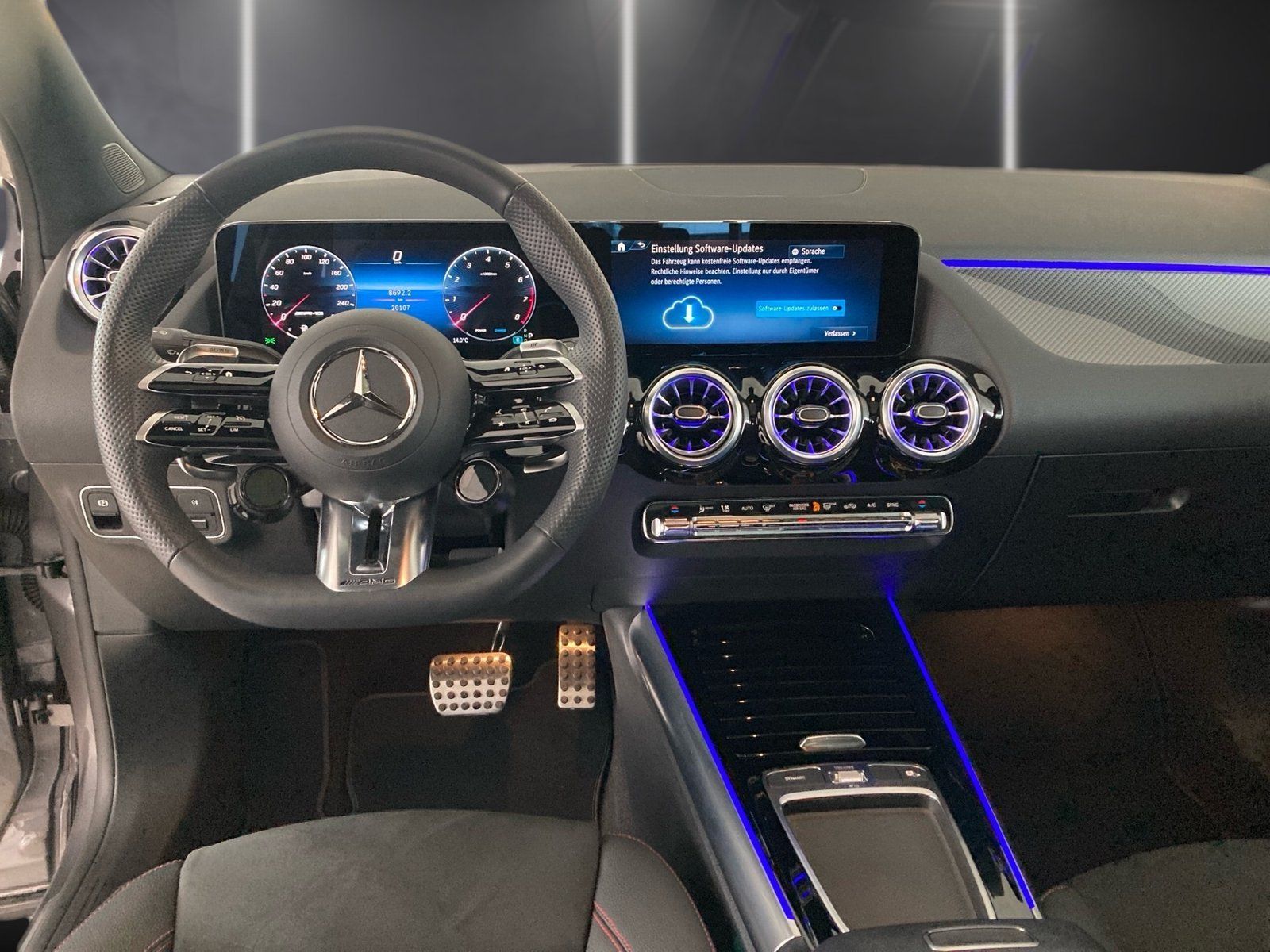 Fahrzeugabbildung Mercedes-Benz GLA 35 4M AMG Premium*Pano*Night*19"*Multibeam*