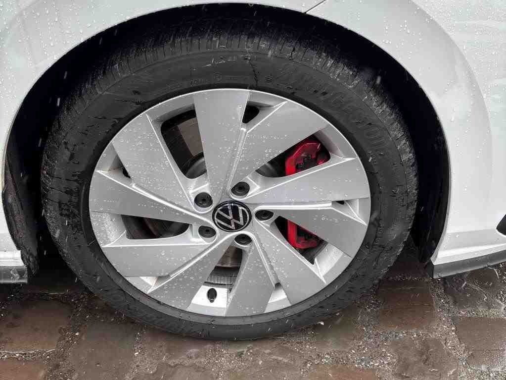 Fahrzeugabbildung Volkswagen Golf GTI *Panodach*Navi*PDC*Sitzhzg*ACC*LED*DAB*
