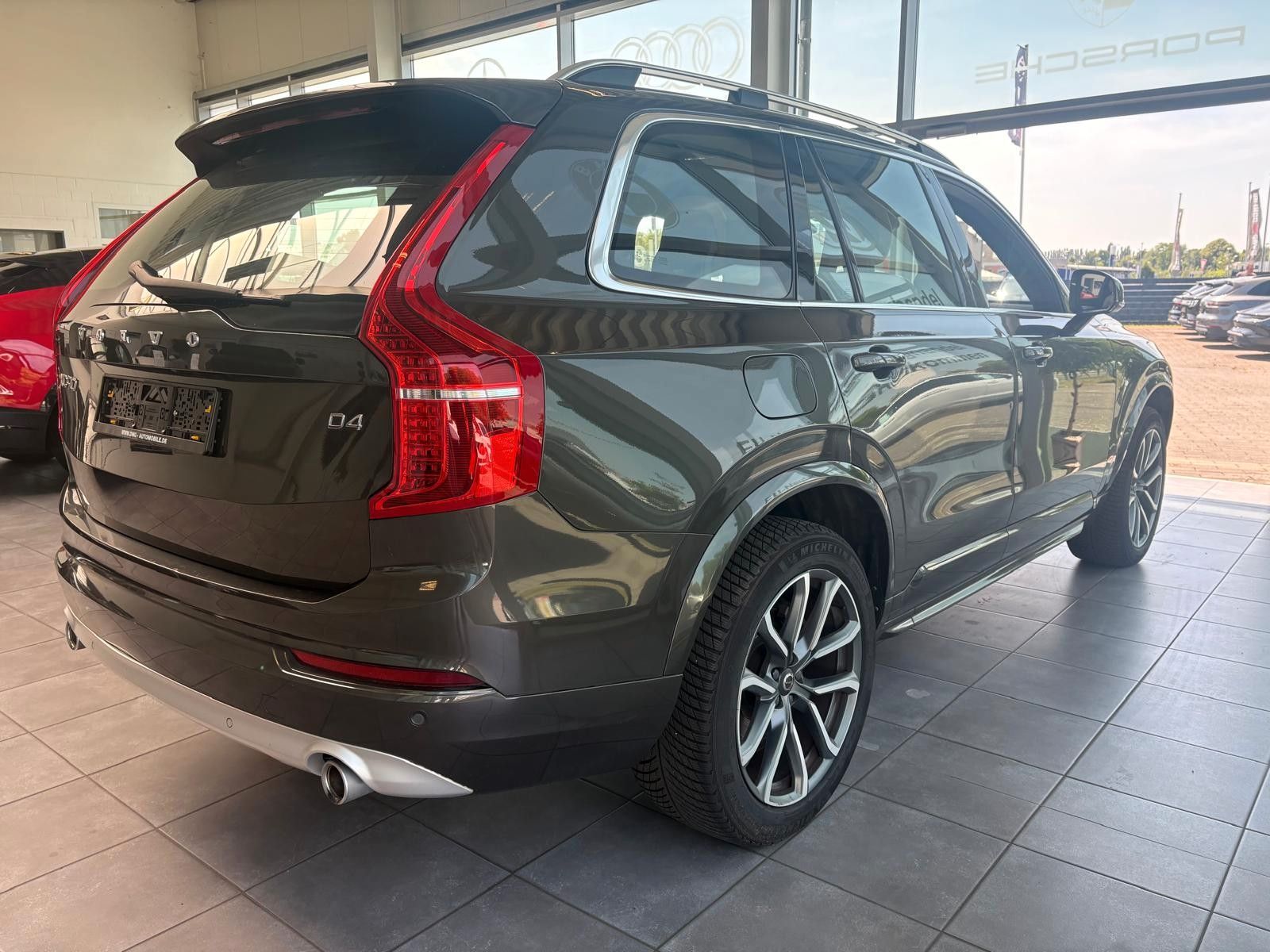 Fahrzeugabbildung Volvo XC 90 XC90 Momentum 2WD 7 sitze volleder, acc