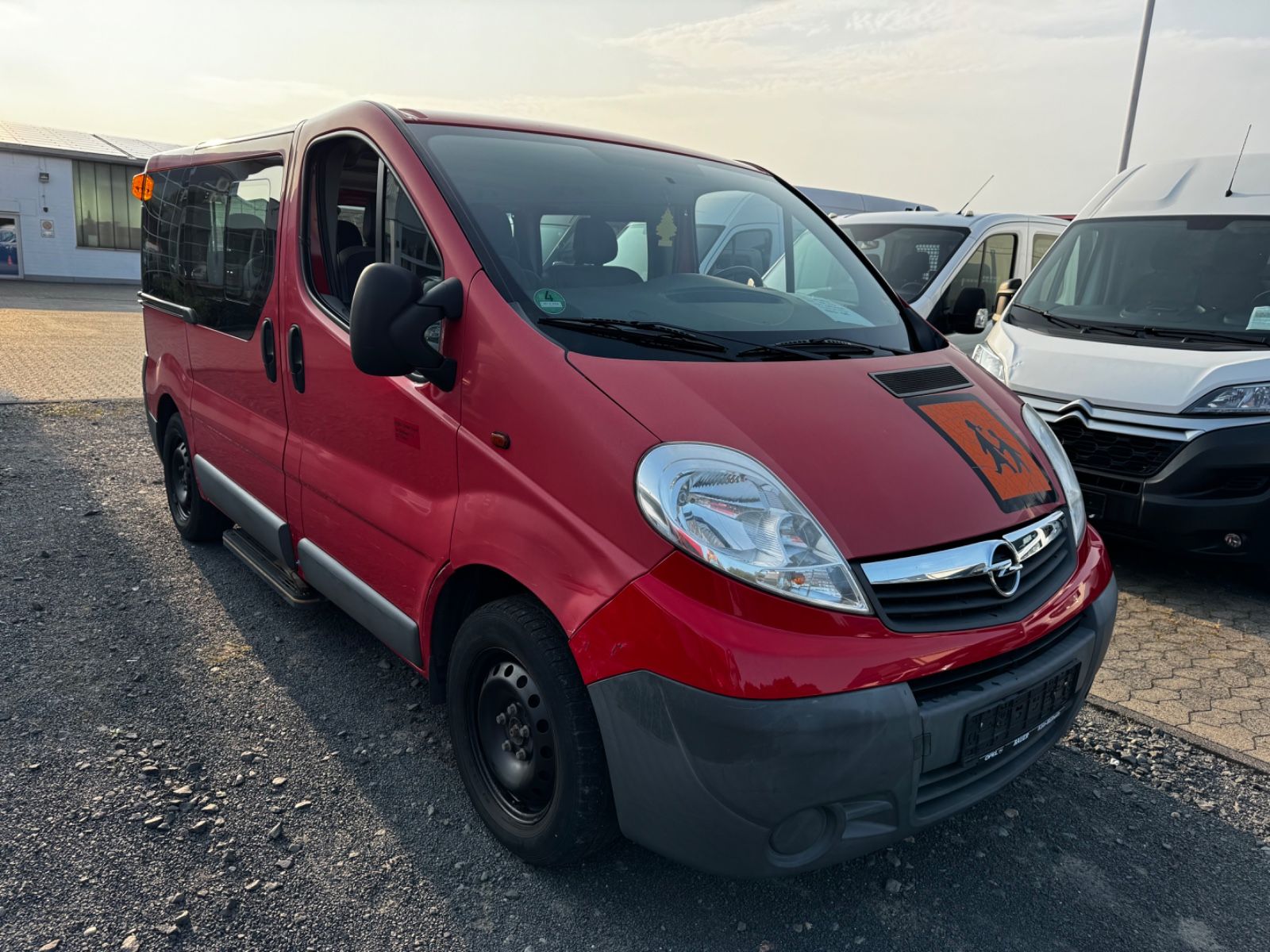 Fahrzeugabbildung Opel Vivaro Kombi Behindertengerecht *8058