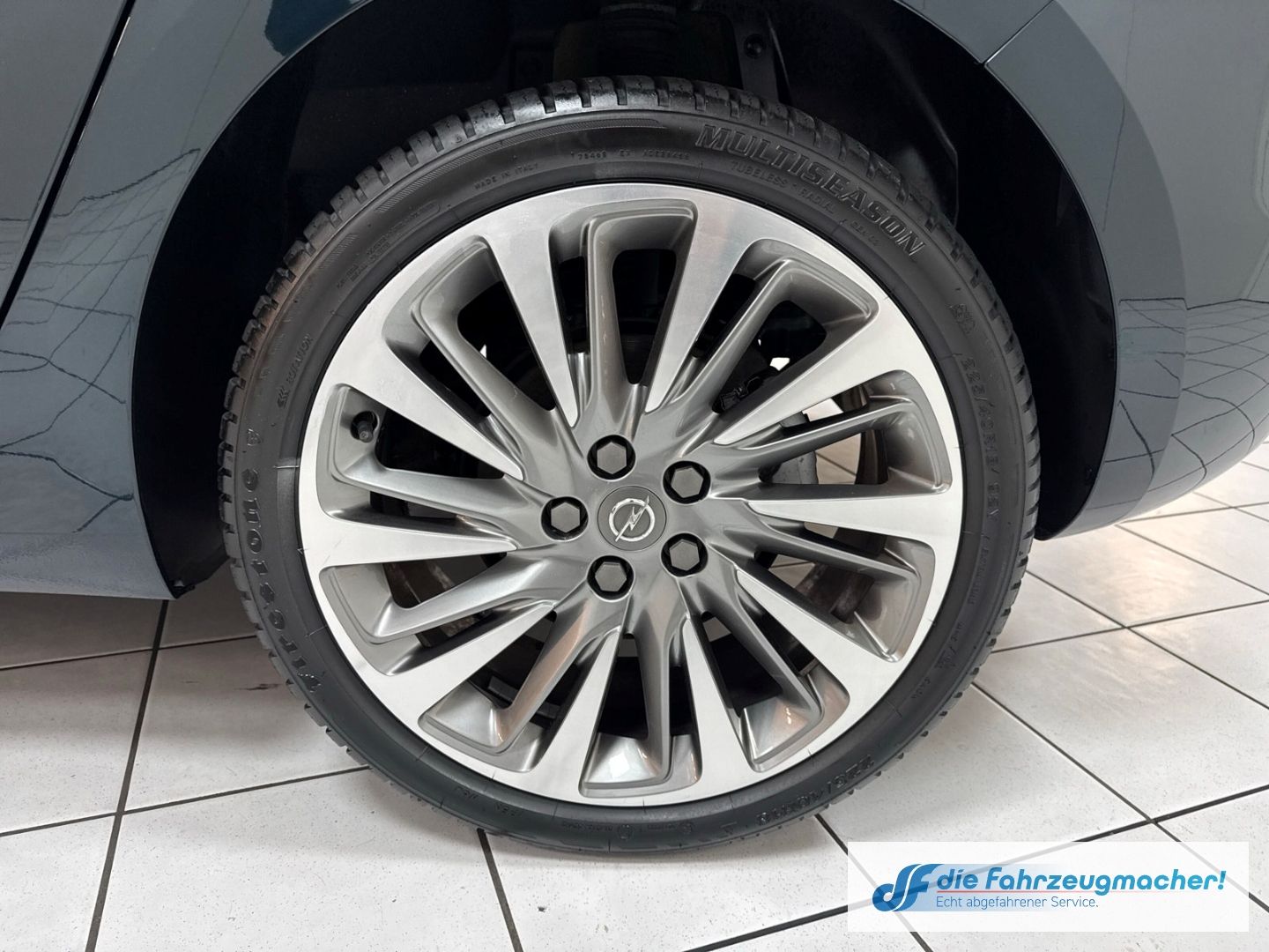 Fahrzeugabbildung Opel Astra K Dynamic Start Stop Apple CarPlay Android