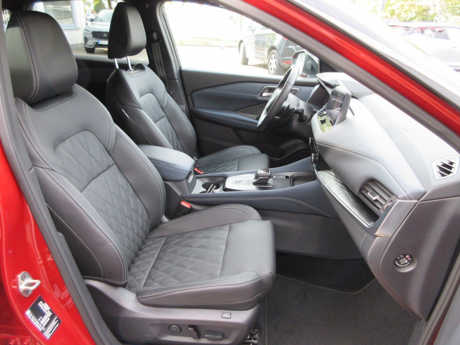 Fahrzeugabbildung Nissan Qashqai 1.3 Xtronic Automatik | Tekna+