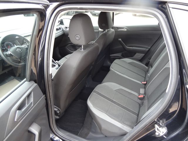 Fahrzeugabbildung Volkswagen Polo VI Highline/DSG//4.400km/1.Hd/PDC/Navi/Sitz