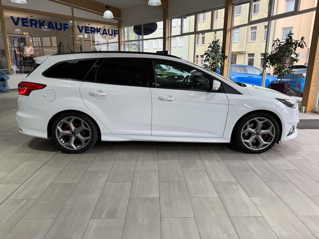Ford Focus Turnier ST 250PS