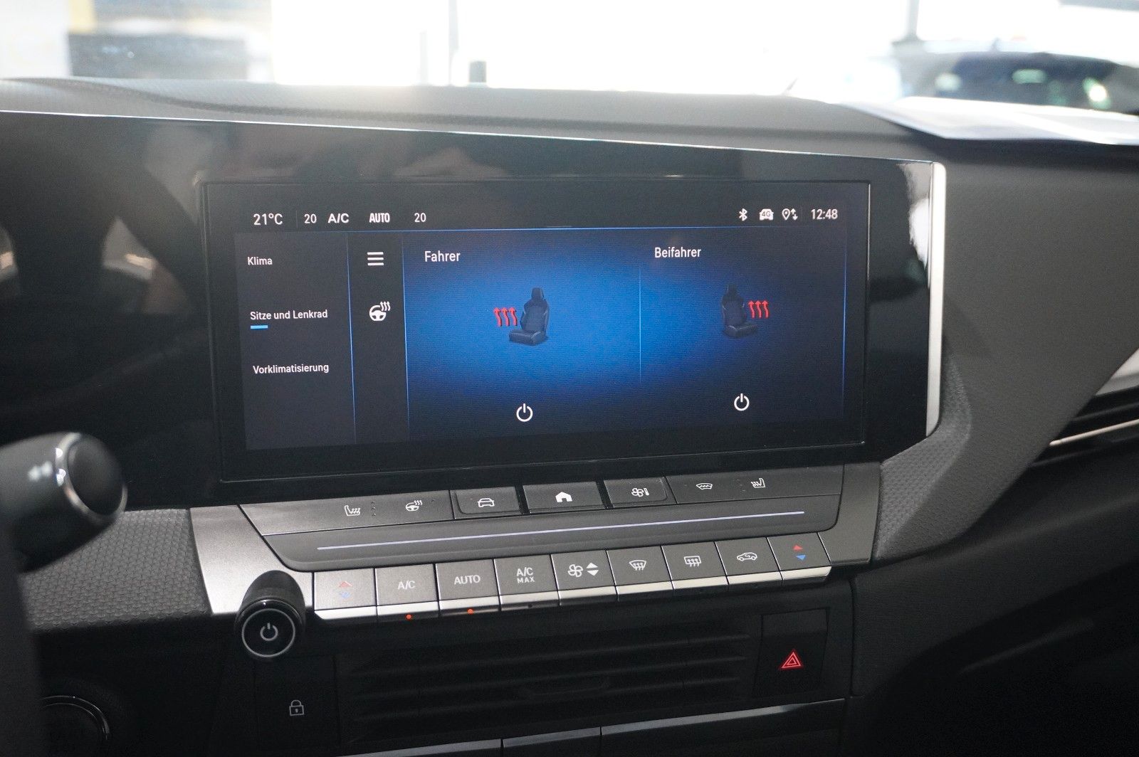 Fahrzeugabbildung Opel Astra L Lim. 1.6 HYBRID ELEGANCE NAVI/LED/SH/AHK