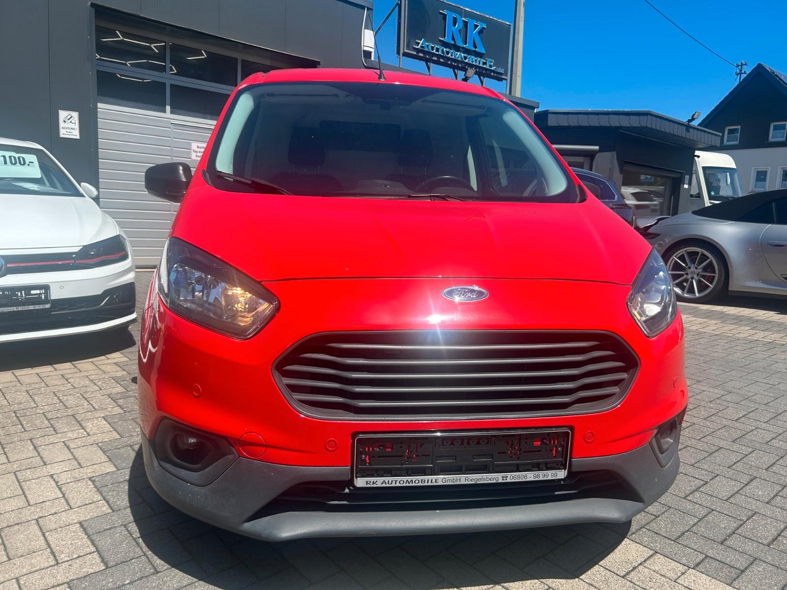 Ford Transit Courier Benziner