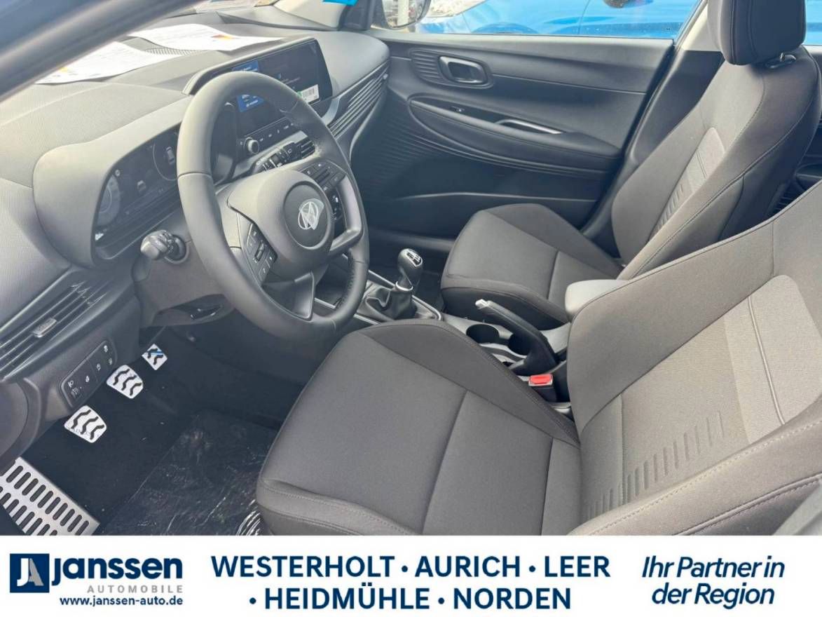 Fahrzeugabbildung Hyundai BAYON Trend Navi Digitales Cockpit PDC LED Schei